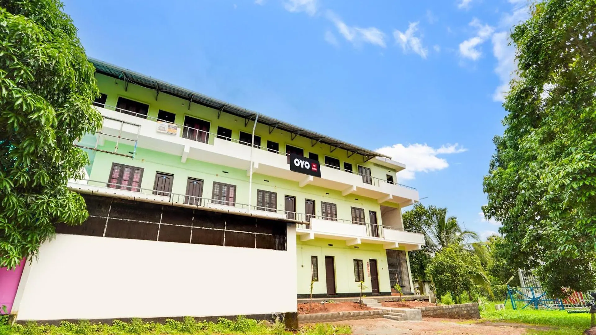 Hotel O Sree Badra Lodge Thekkumkara