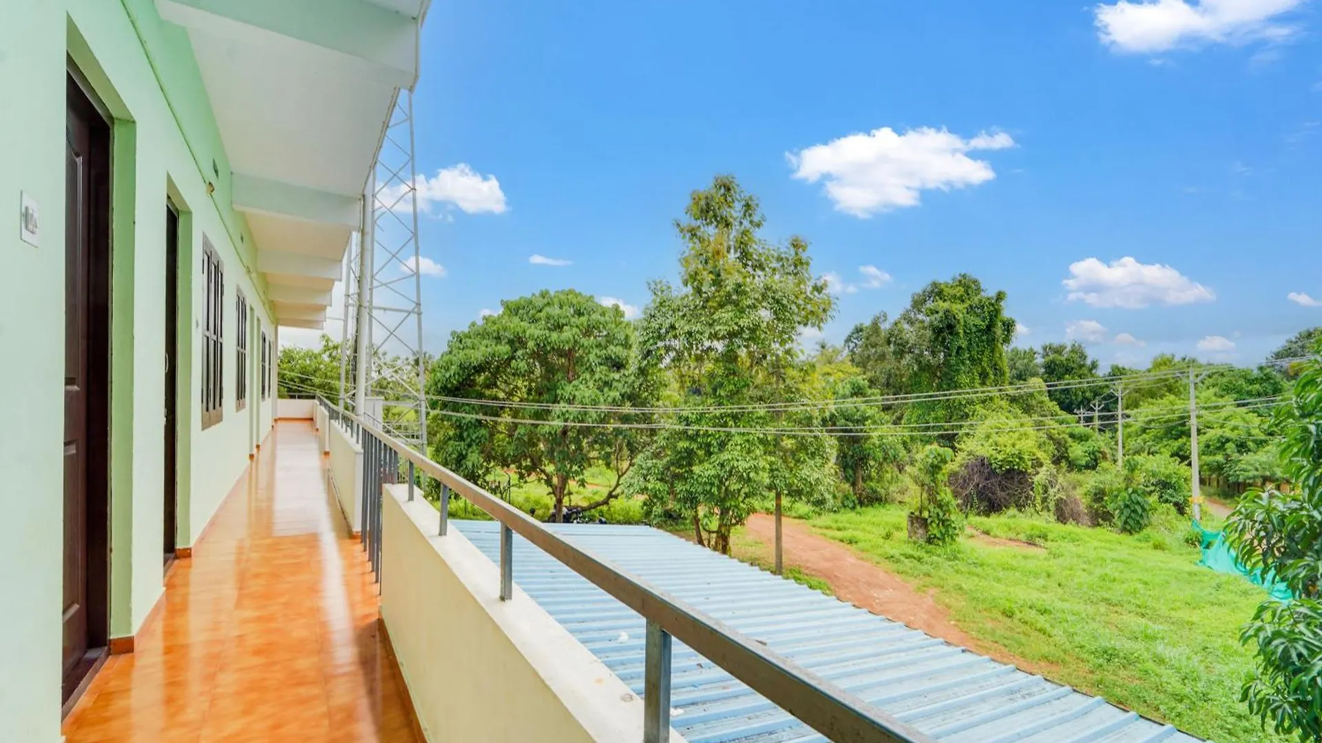 Hotel O Sree Badra Lodge Thekkumkara
