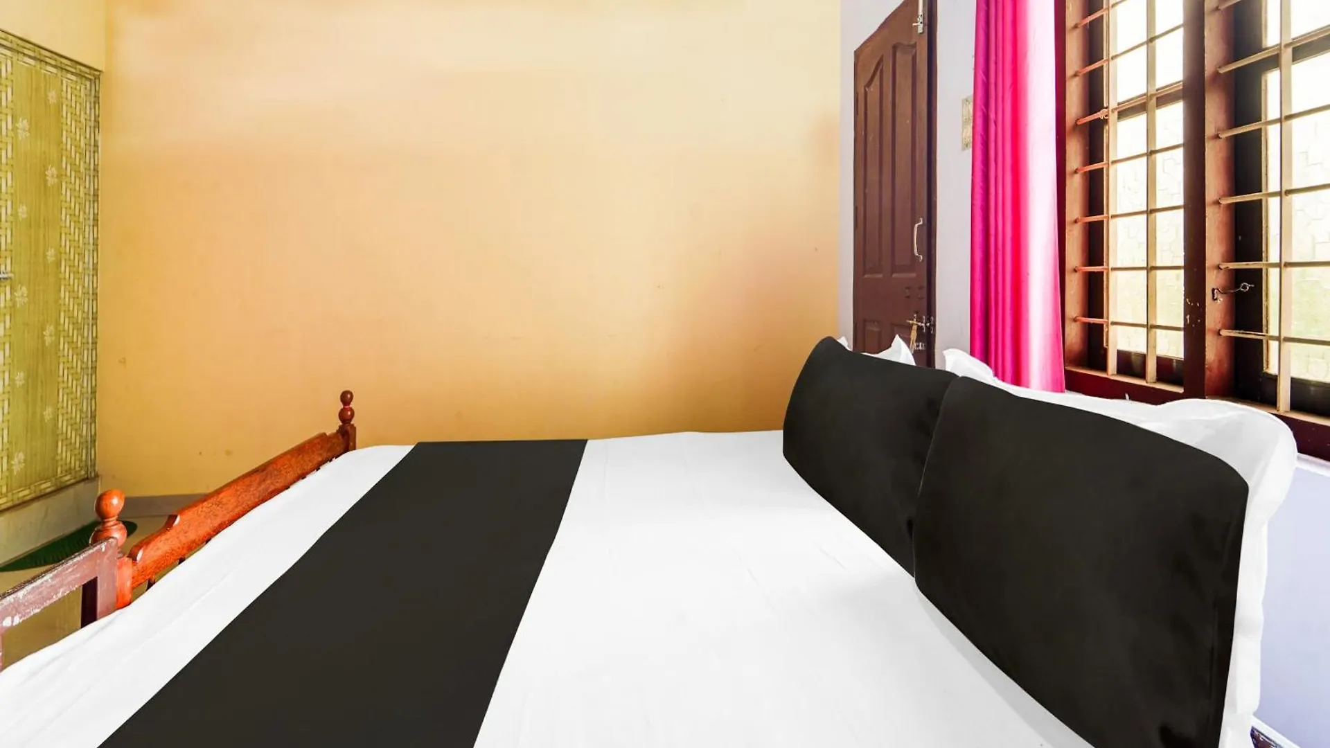 Hotel O Sree Badra Lodge Thekkumkara